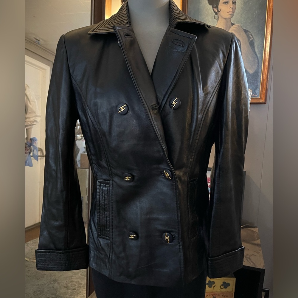 Beautiful Leather Jacket - Picture 4 of 7